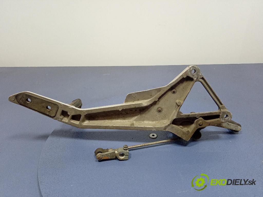 Honda Hornet 600 2000 Páka: Zmeny: