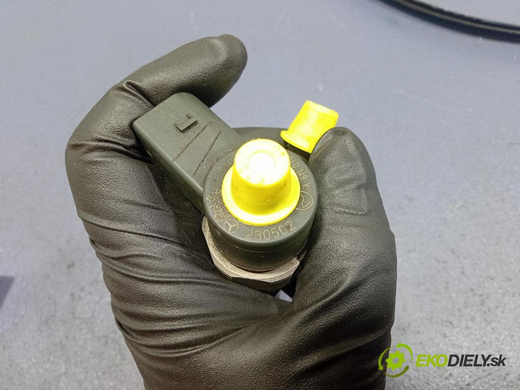 Mercedes Sprinter 1995 vstřikovač A6110701487