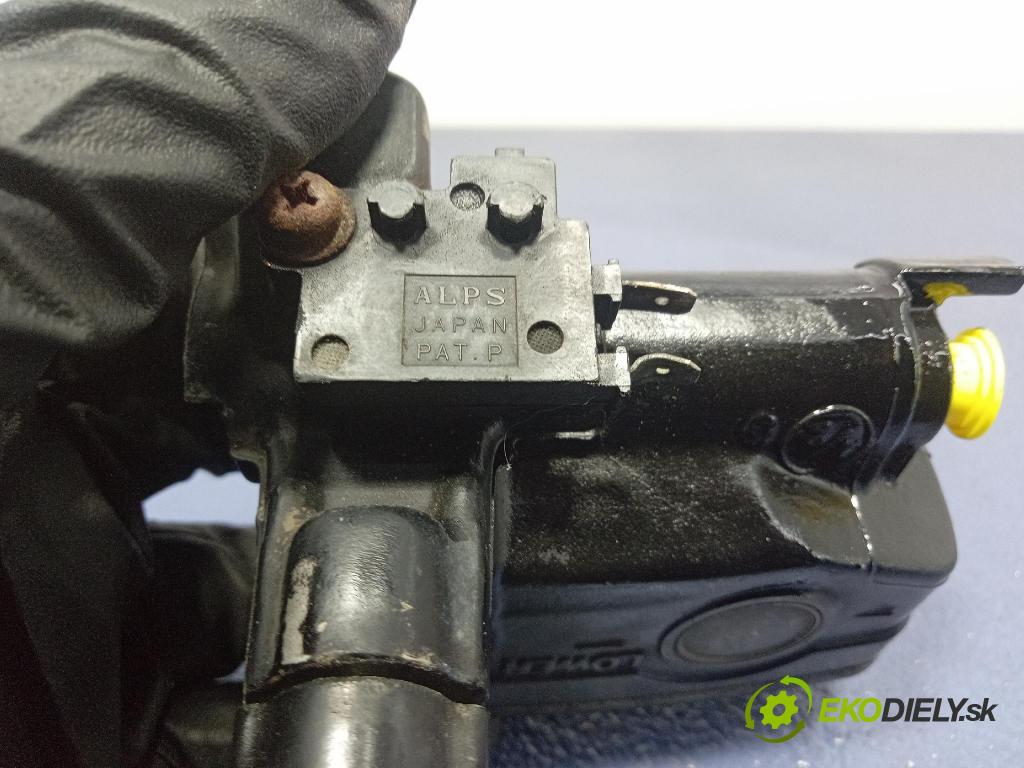 Honda Hornet 600 2000 nádržka brzdový 