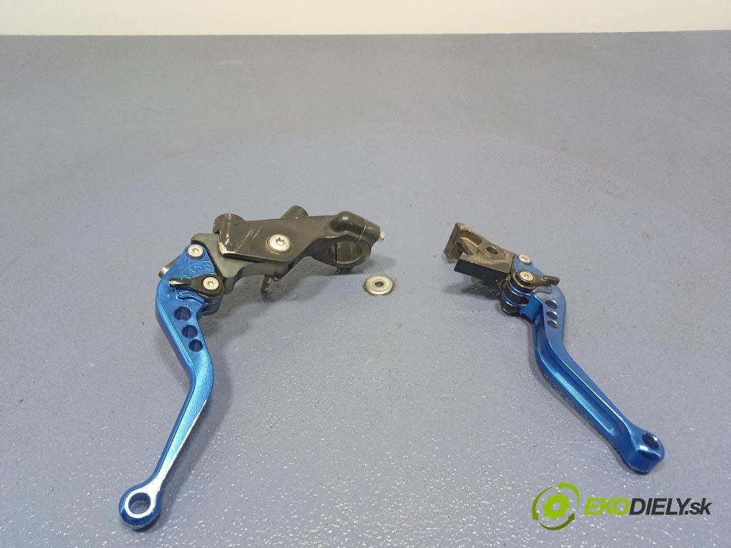 Honda Hornet 600 2000 pedále