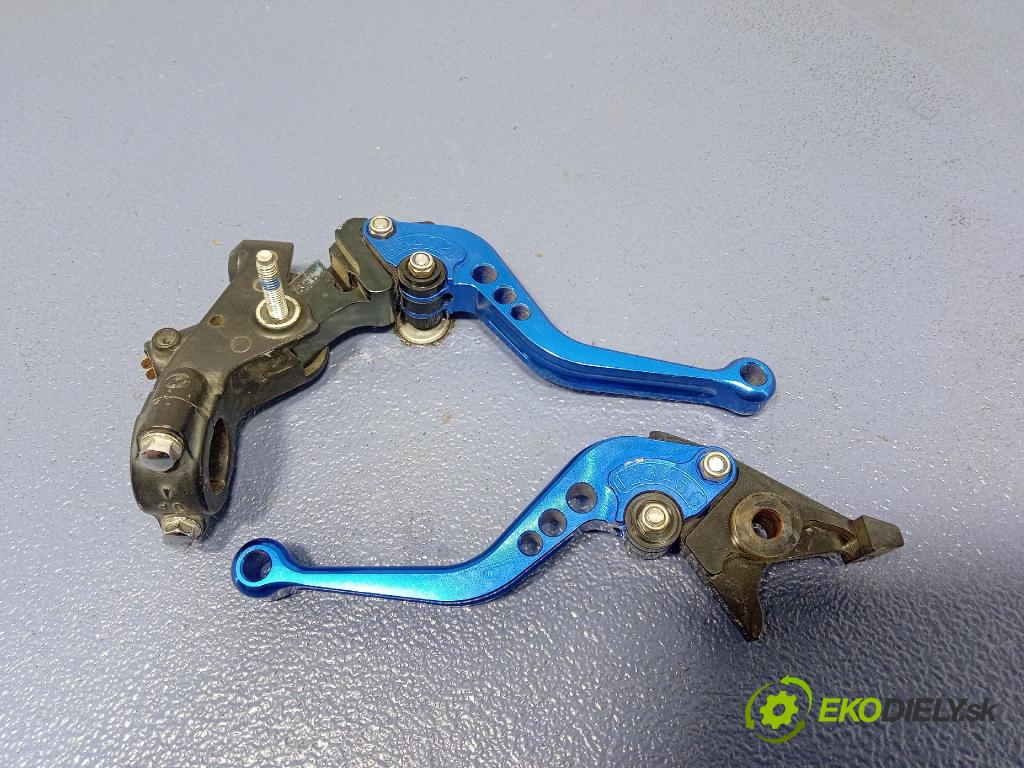 Honda Hornet 600 2000 pedále