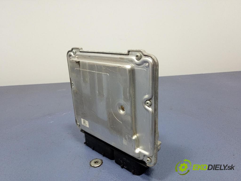 Vw Golf 2005 riadiaca jednotka Motor: 03C906056CF