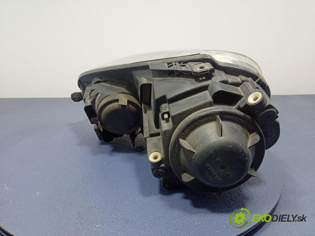 Vw Golf 2005 Reflektor: v pravo: 1K6941006N