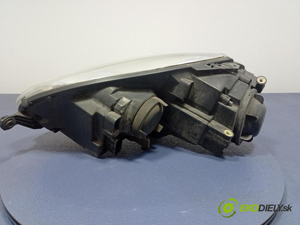 Vw Golf 2005 Reflektor: v pravo: 1K6941006N