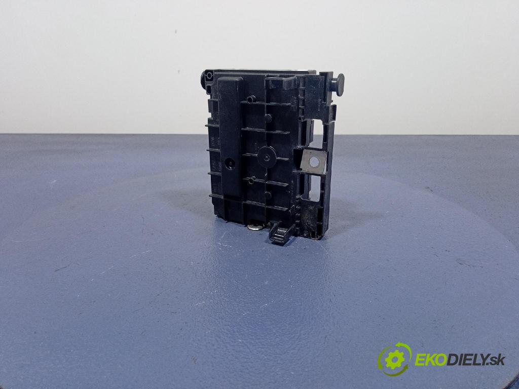 Peugeot 308 2010 skříňka Pojistky 9666700480