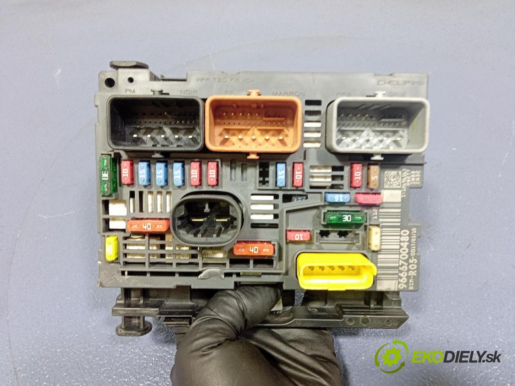 Peugeot 308 2010 skrinka Poistky: 9666700480