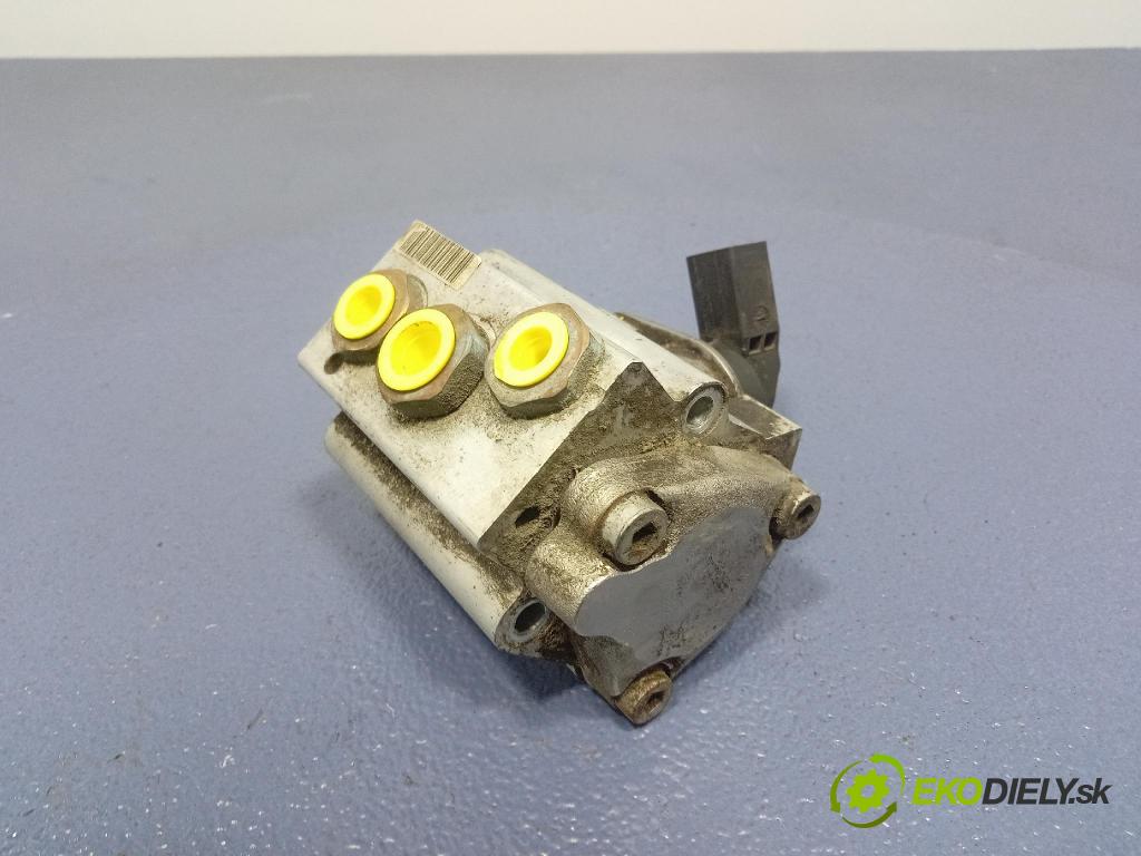 Audi A3 2004 čerpadlo Injekcia: 06D127026J