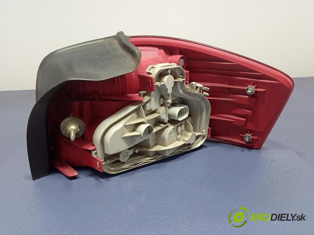 Audi A3 2004 svetlo / reflektor zad ľavá Vonkajsia: 8P0945095