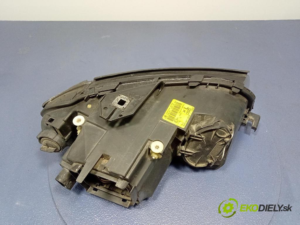 Audi A3 2004 Reflektor: Vľavo: 8P0941003A