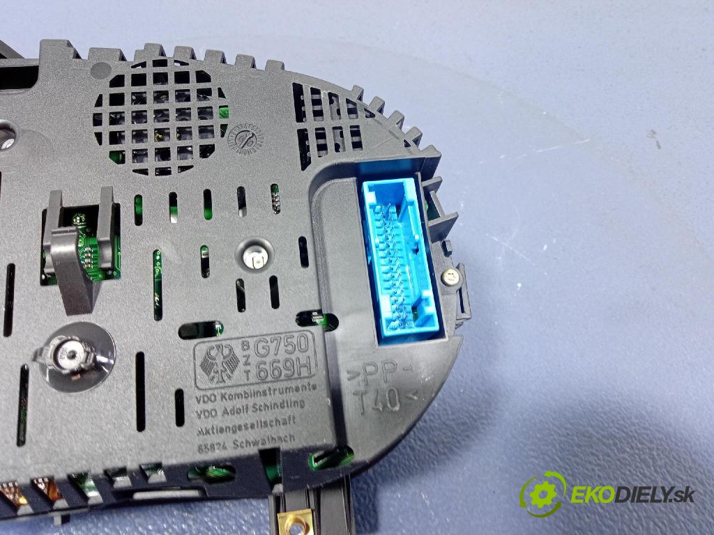 Audi A2 2000 prístrojovka/ budíky 8Z0920900G