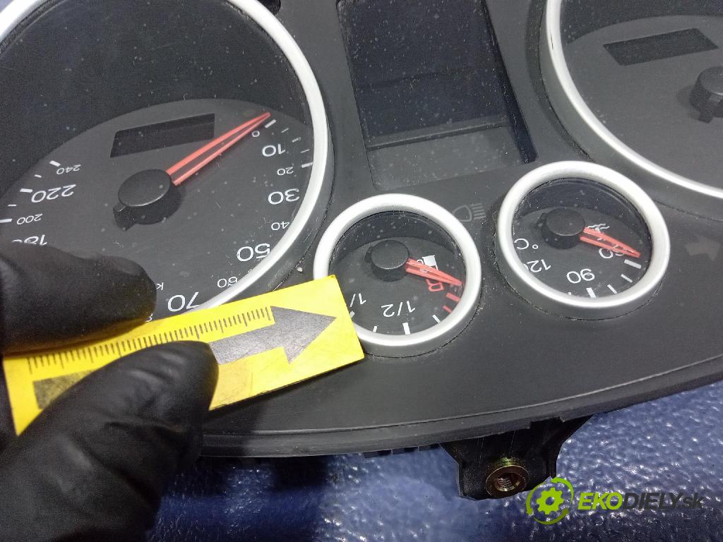 Audi A2 2000 prístrojovka/ budíky 8Z0920900G