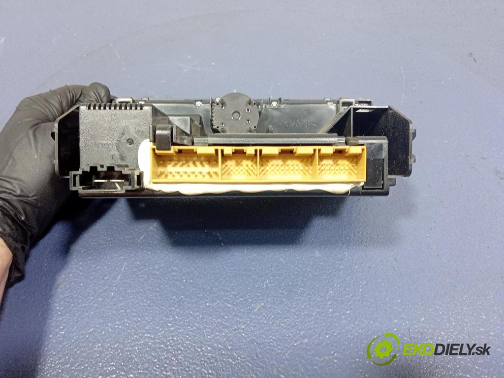 Audi A2 2000 prepínač Klimatizácia: Prúd vzduchu: 8Z0820043