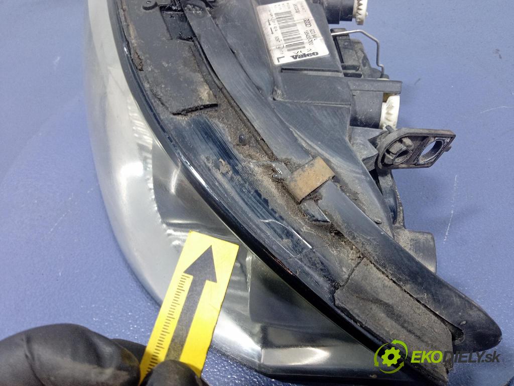 Audi A2 2000 Reflektor: Vľavo: 8Z0941003H