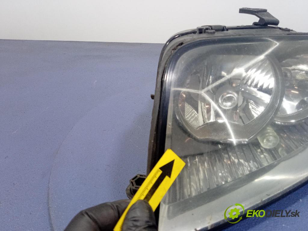 Audi A2 2000 Reflektor: Vľavo: 8Z0941003H