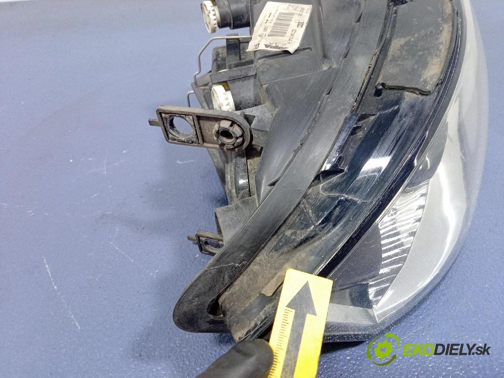 Audi A2 2000 Reflektor: v pravo: 8Z0941004H