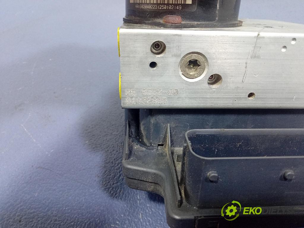 Audi A2 2000 čerpadlo ABS x 8Z0907379A