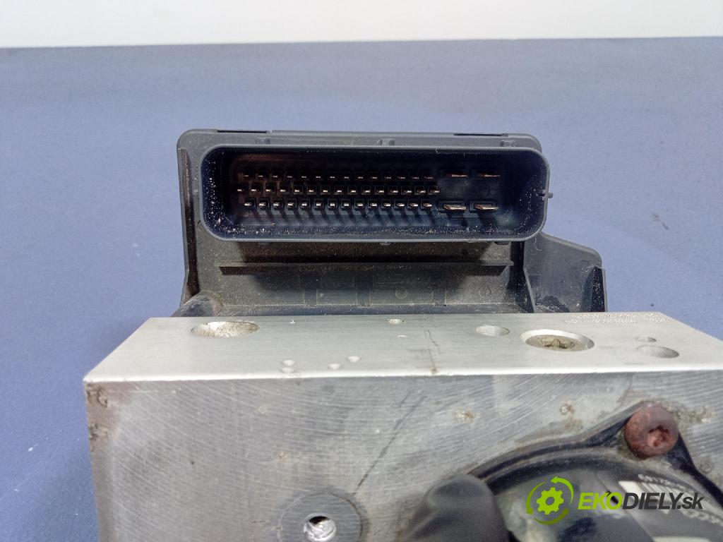Audi A2 2000 čerpadlo ABS x 8Z0907379A