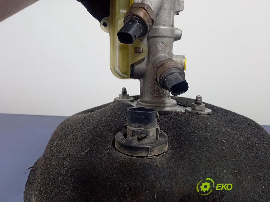 Audi A2 2000 servo Brzdní: 8Z1614205A