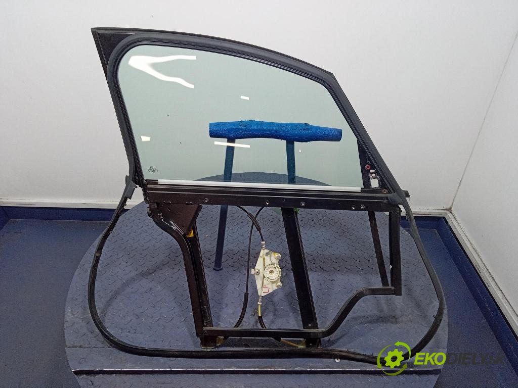 Audi A2 2000 mechanismus stahování Sklenka: před Levý: 8Z0837461