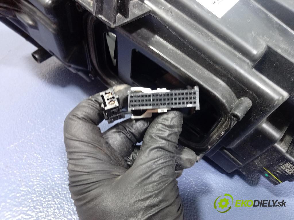 Mercedes A-Klasa 0 Reflektor: v pravo: A1779060201