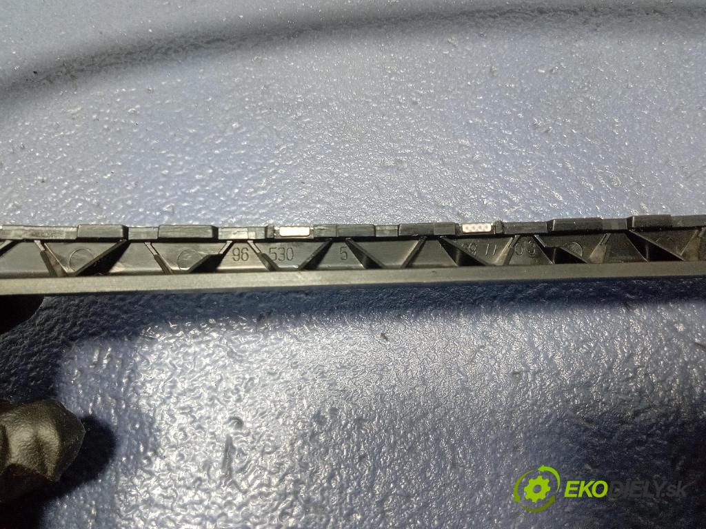 Peugeot 607 2005 lišta Dekoratívne: Vnútri: 96530569