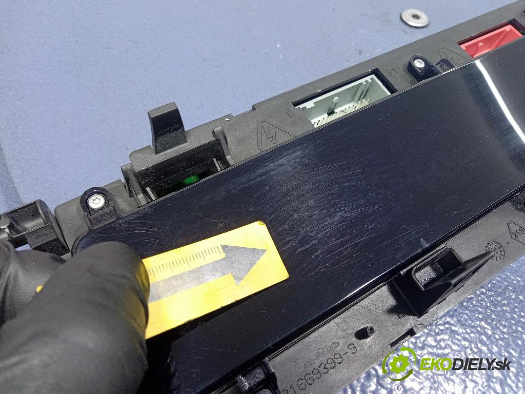 Renault Scenic 2004 prístrojovka/ budíky 8200451505A