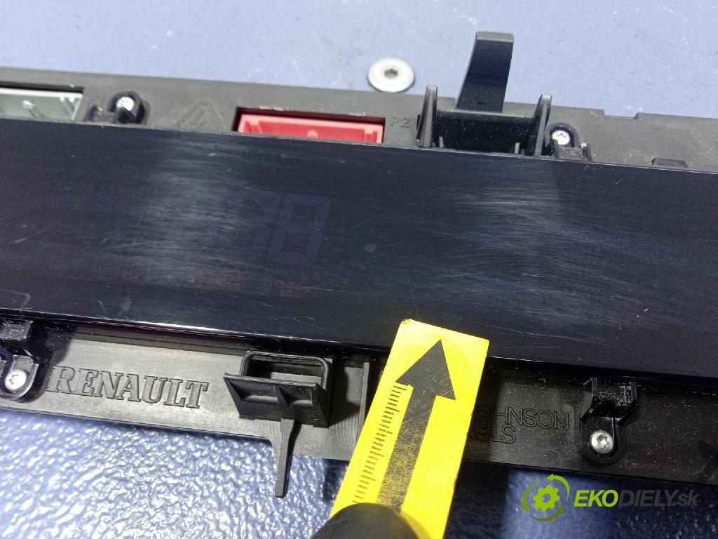 Renault Scenic 2004 prístrojovka/ budíky 8200451505A