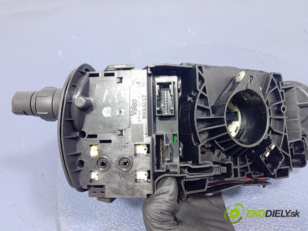 Renault Scenic 2004 Přepínač Komplex: 8200127727