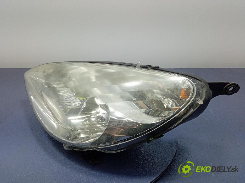 Peugeot 607 2005 Reflektor: v pravo: 9654670980