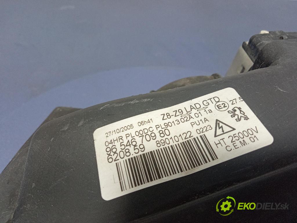 Peugeot 607 2005 Reflektor: v pravo: 9654670980