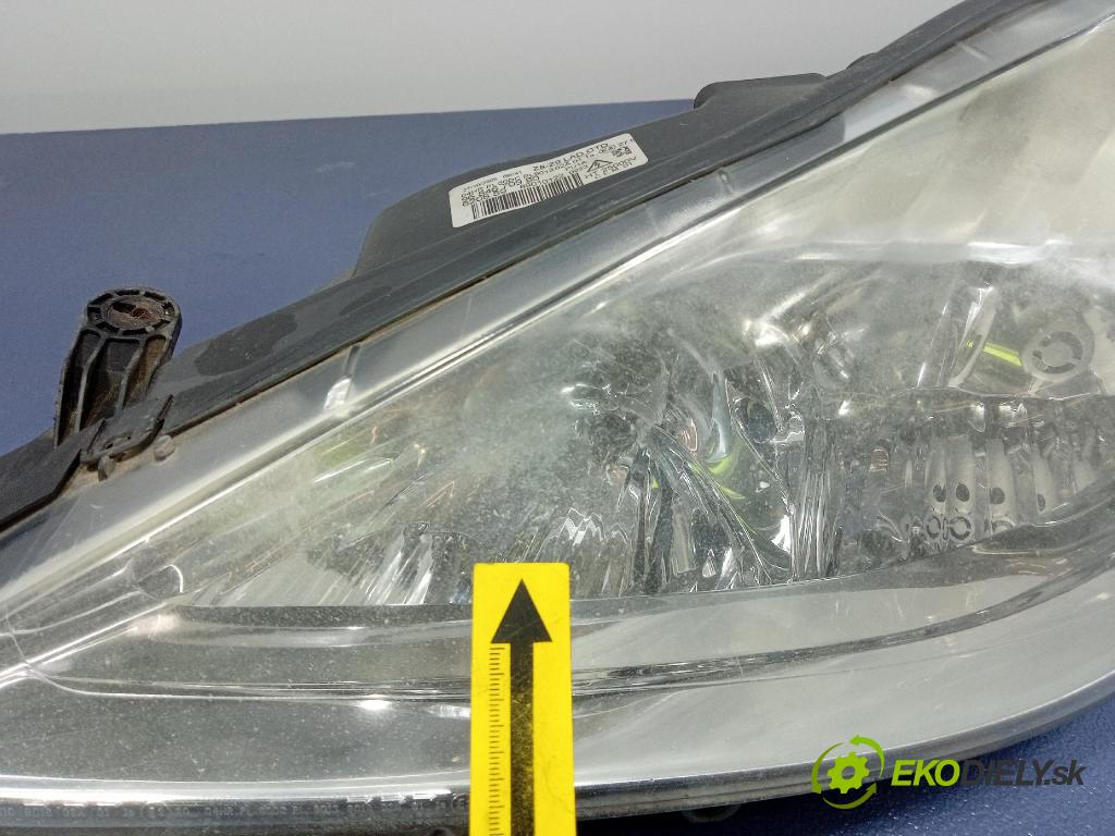 Peugeot 607 2005 Reflektor: v pravo: 9654670980