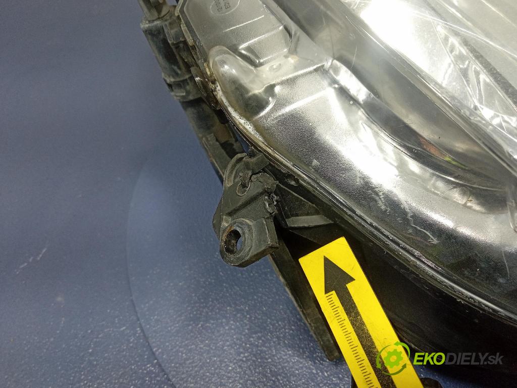 Peugeot 607 2005 Reflektor: v pravo: 9654670980