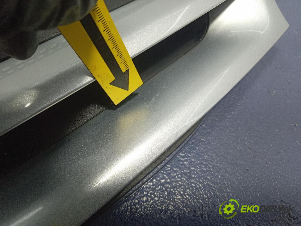 Vw Golf 2005 miežka / Gril: 1K0853655A