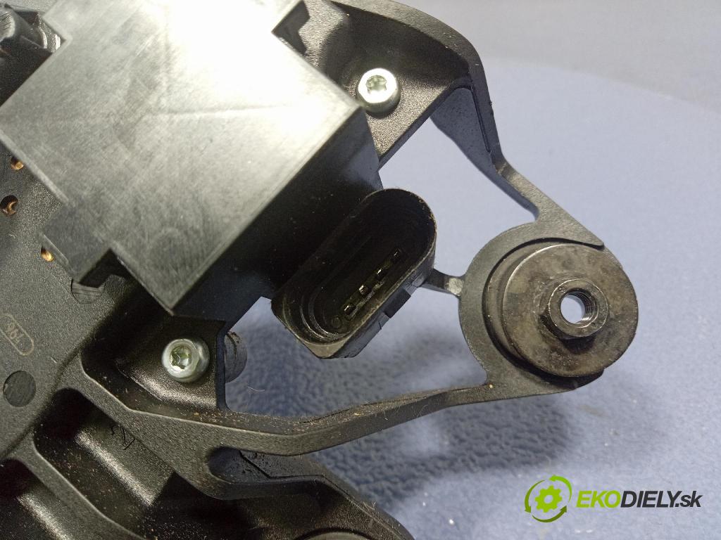 Vw Golf 2005 motor: Stierače: zad 1K6955711B