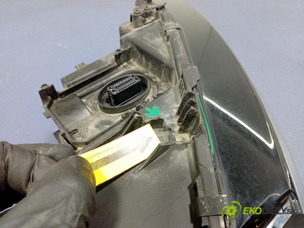 Audi A5 0 Reflektor: v pravo: 8T0941032C