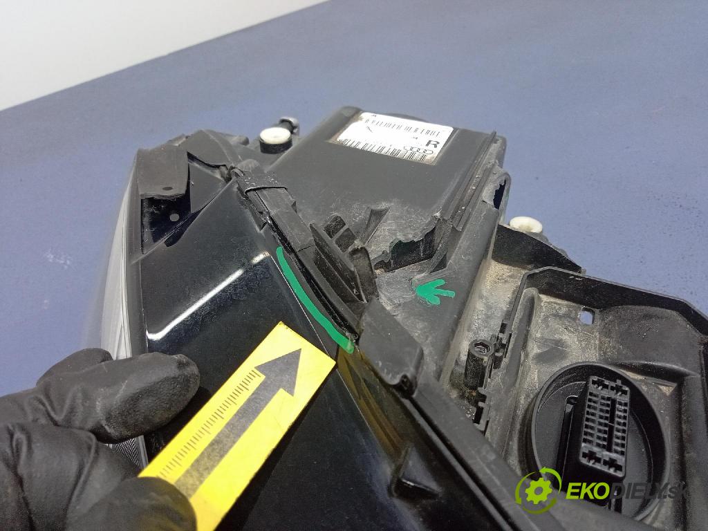 Audi A5 0 Reflektor: v pravo: 8T0941032C