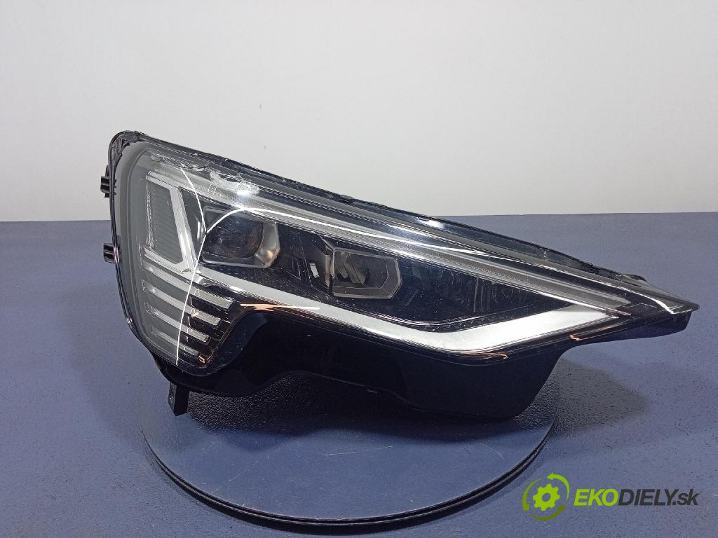 Audi Q8 0 světlo v pravo: 4KE941040