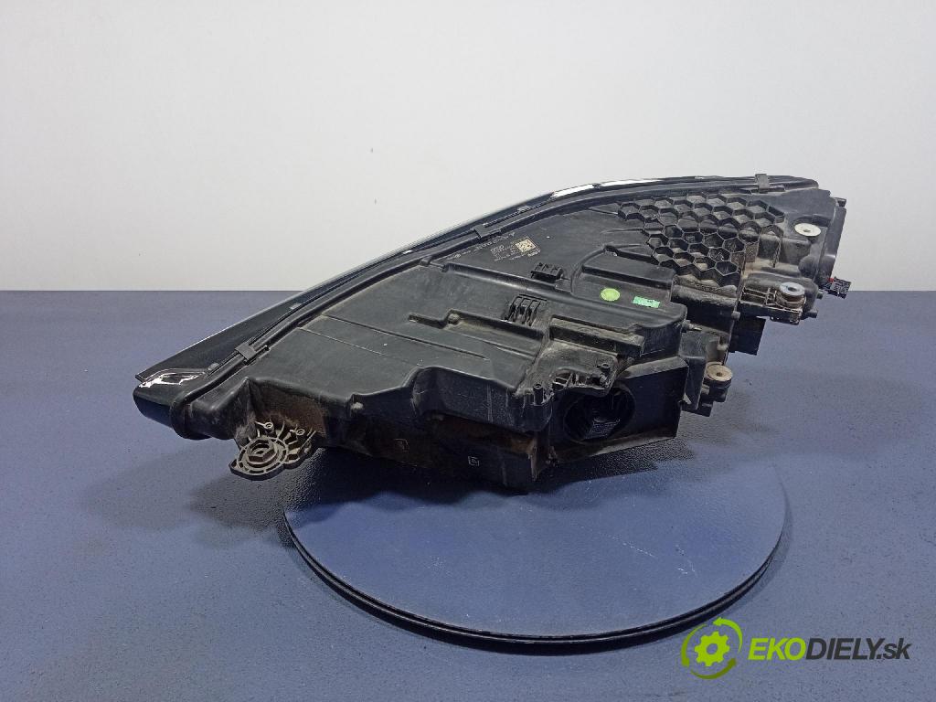 Audi Q8 0 světlo v pravo: 4KE941040