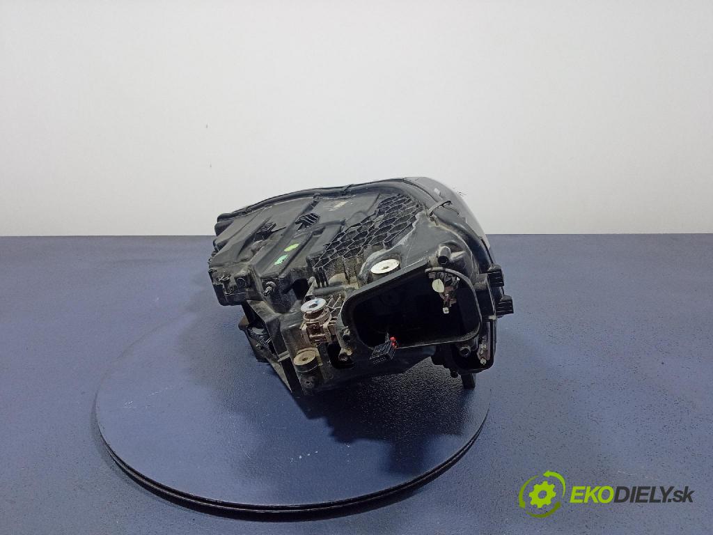 Audi Q8 0 světlo v pravo: 4KE941040