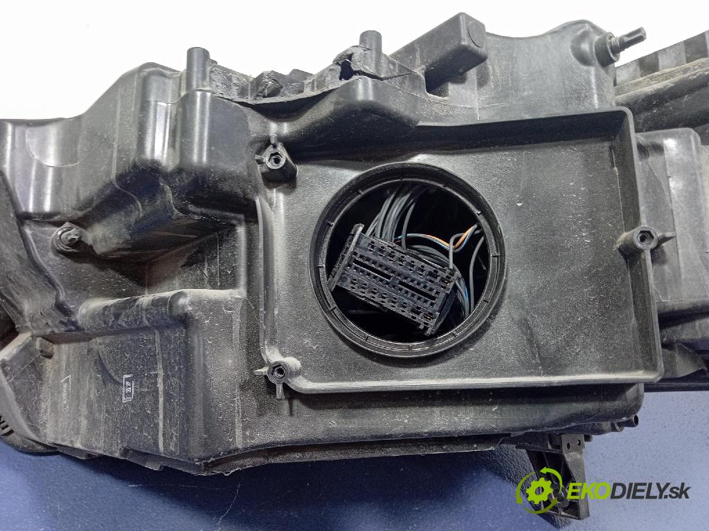 Audi Q8 0 světlo v pravo: 4KE941040