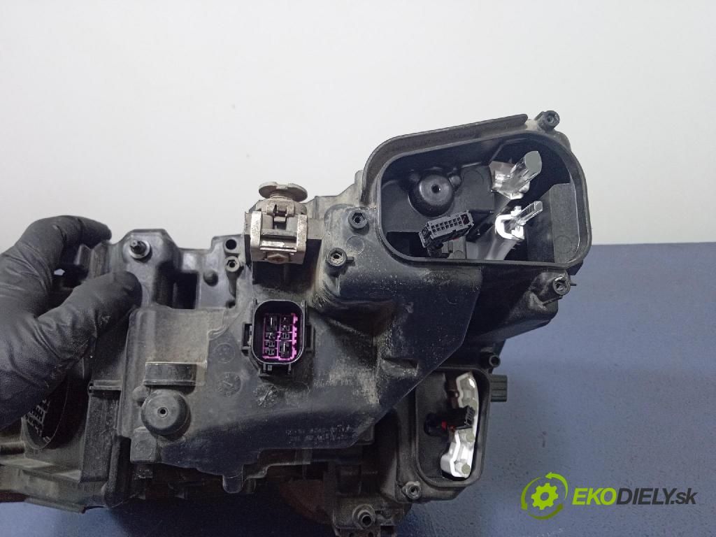 Audi Q8 0 světlo v pravo: 4KE941040