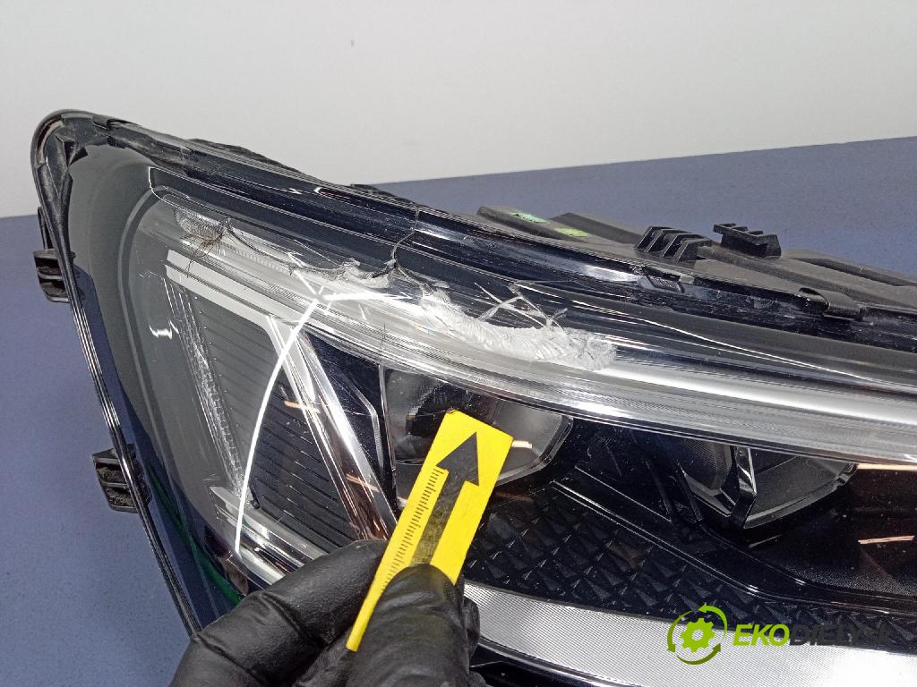 Audi Q8 0 světlo v pravo: 4KE941040