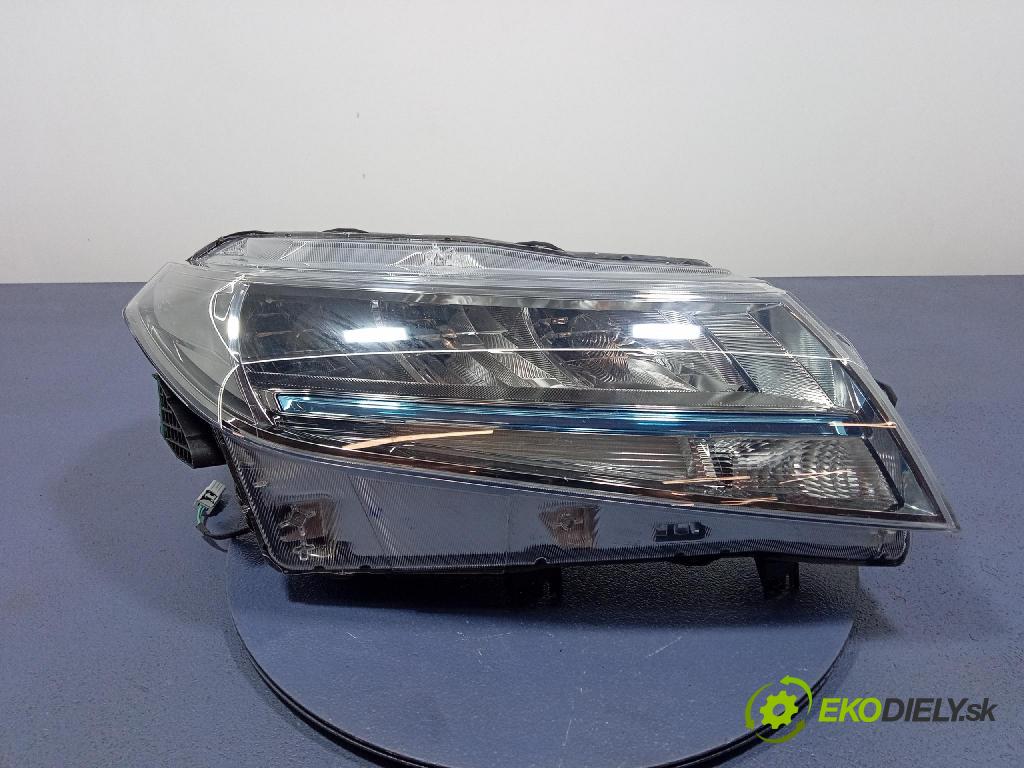 Suzuki Vitara 0 Reflektor: v pravo: 100-7R016