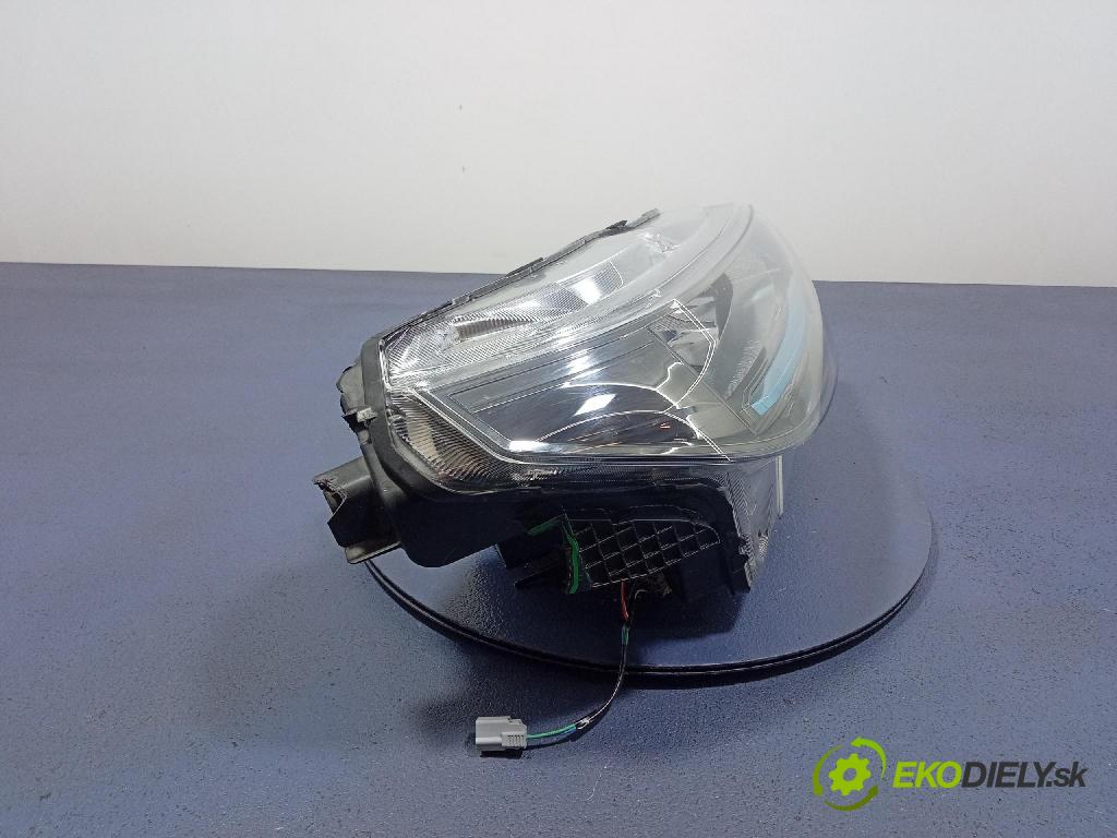 Suzuki Vitara 0 Reflektor: v pravo: 100-7R016