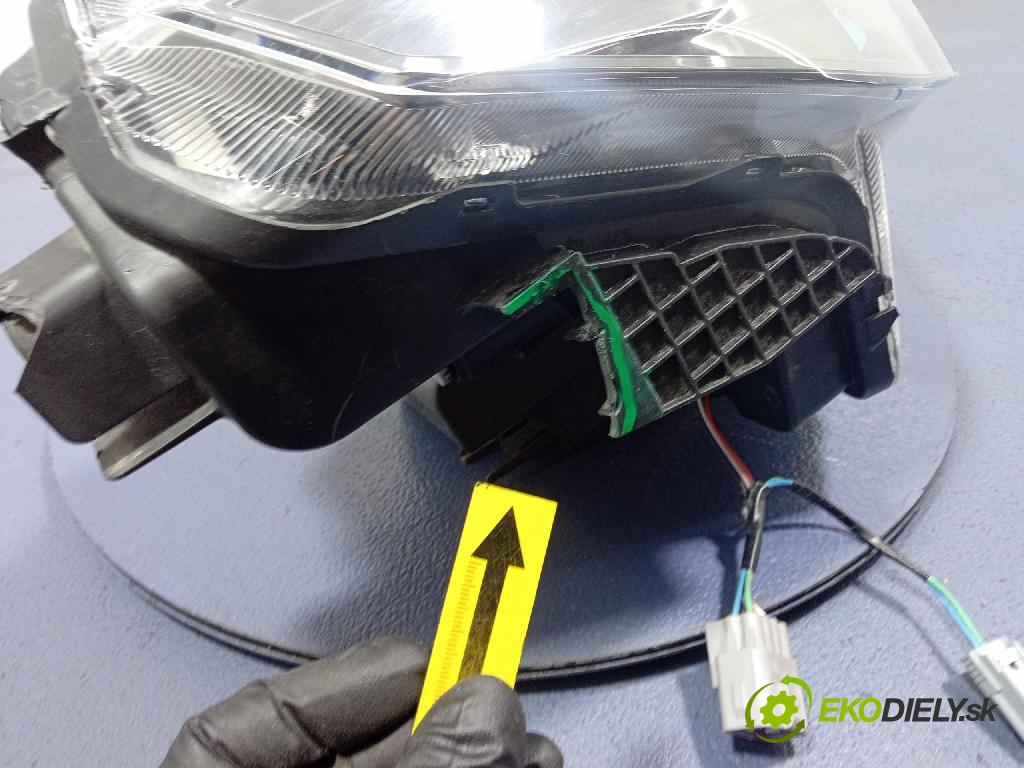 Suzuki Vitara 0 Reflektor: v pravo: 100-7R016