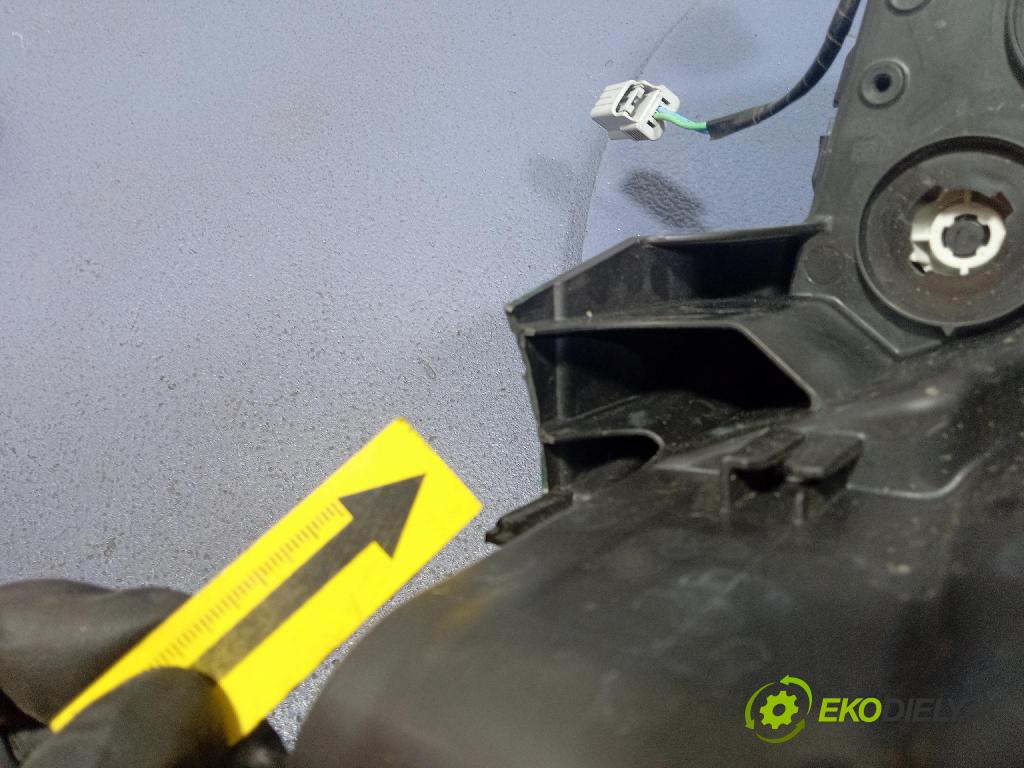 Suzuki Vitara 0 Reflektor: v pravo: 100-7R016