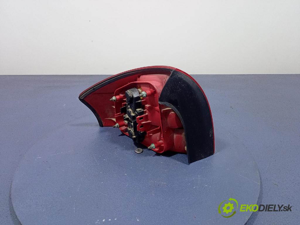 Audi A6 2003 svetlo / reflektor zad Prava: Vonkajsia: 4B5945096B