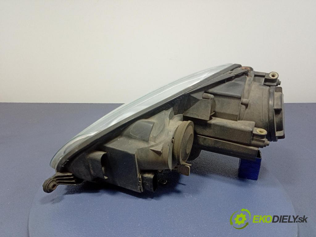 Vw Golf 2005 Reflektor: v pravo: 1K6941006R