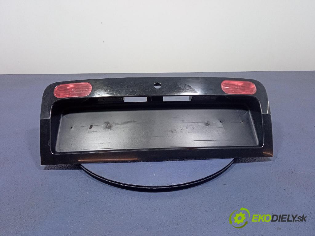 Audi A6 2003 zaslepka: zad 4B5945695