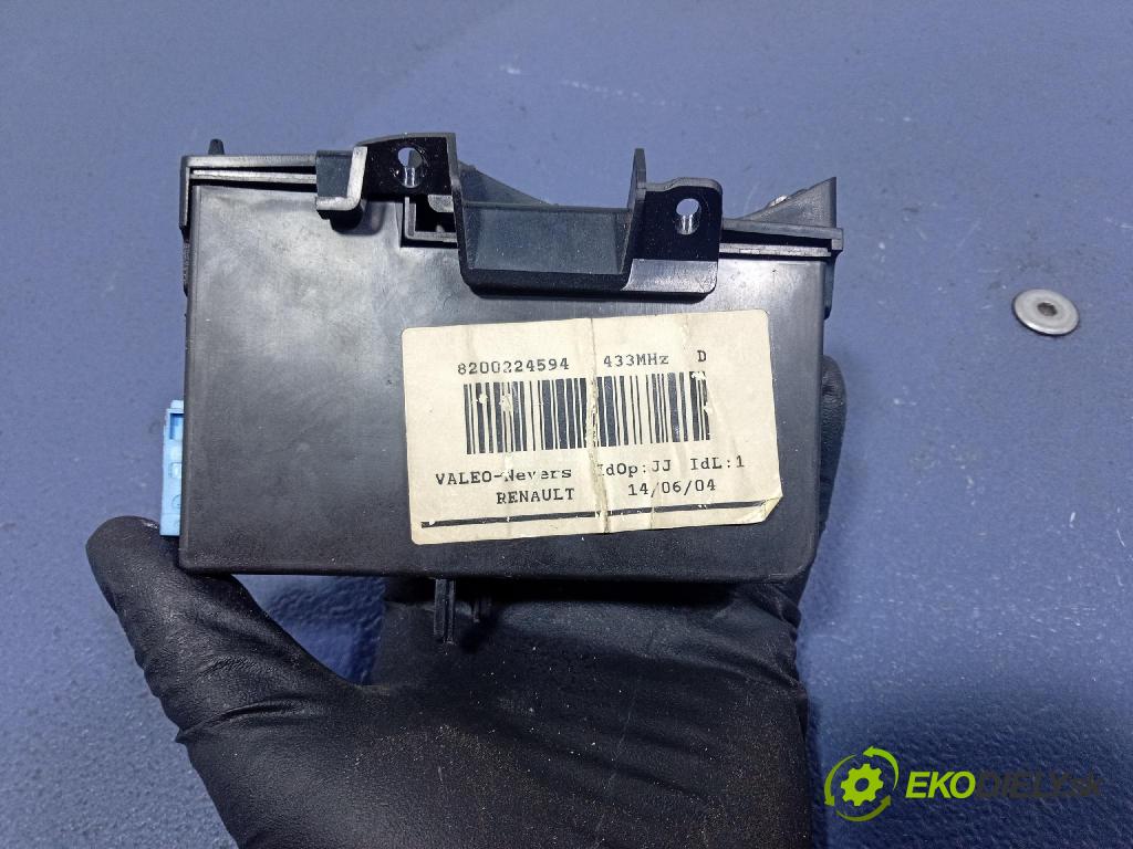 Renault Espace 2004 Spínač zapaľovania: 8200224594